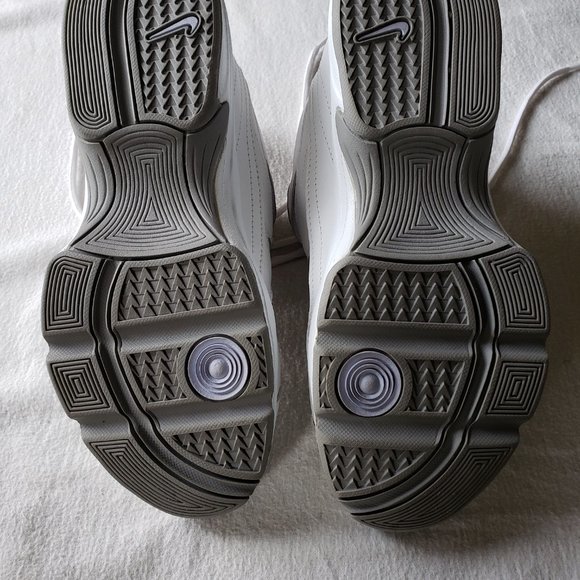 White Nike Air Sneakers. Size 7 - Picture 4 of 8